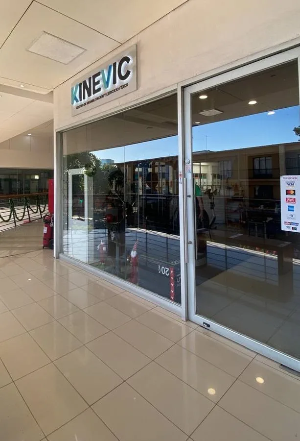 Fachada del centro de kinesiología Kinevic en Brisas del Centro, Talca