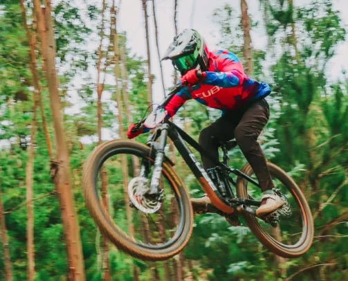 Javier Valenzuela de regreso al downhill tras su rehabilitación